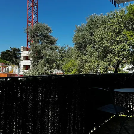 With Balcony - 2 Min And Aquabaule *